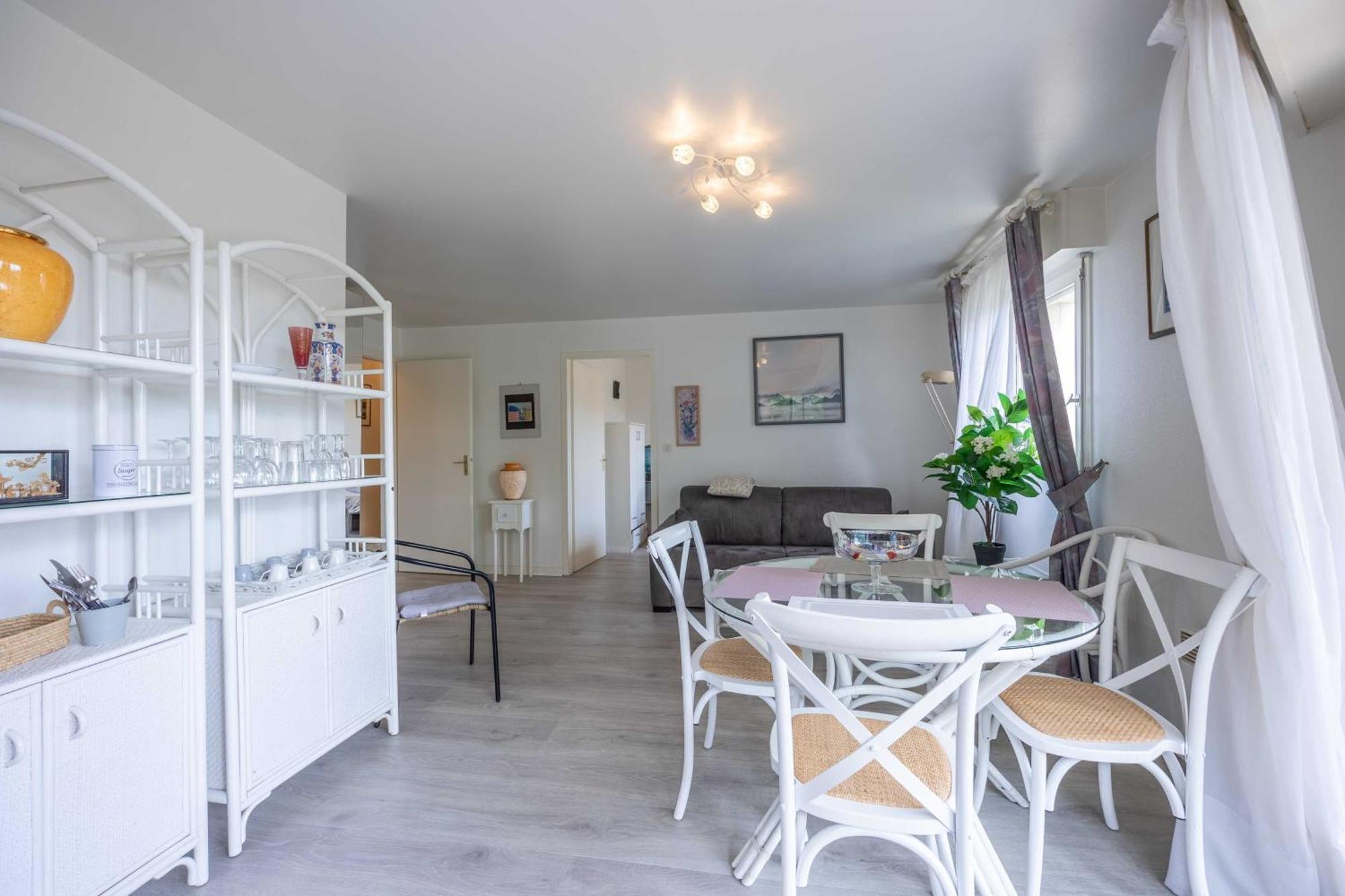 Apartment With Parking And Balcony Near The Beach 多维尔 外观 照片